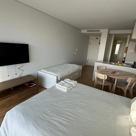 New Douro Tower 203 With Shared Pool And Parking דירה